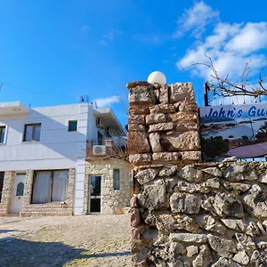 Konukevi John's, Ksamil